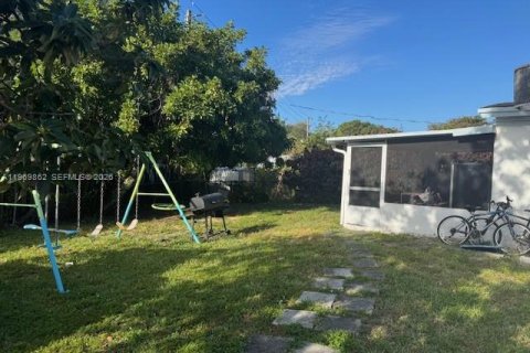 Casa en alquiler en Dania Beach, Florida, 2 dormitorios, 92.62 m2 № 2030681 - foto 8