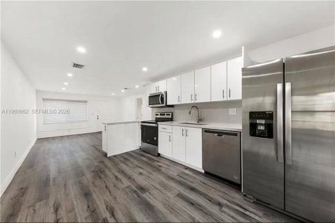 Casa en alquiler en Dania Beach, Florida, 2 dormitorios, 92.62 m2 № 2030681 - foto 2