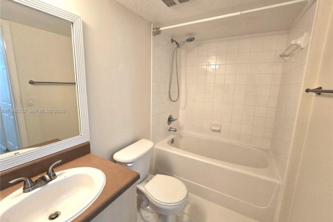 Copropriété à vendre à West Palm Beach, Floride: 2 chambres, 98.48 m2 № 2081320 - photo 15