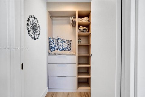 Condo in Miami Beach, Florida, 3 bedrooms  № 1864955 - photo 15