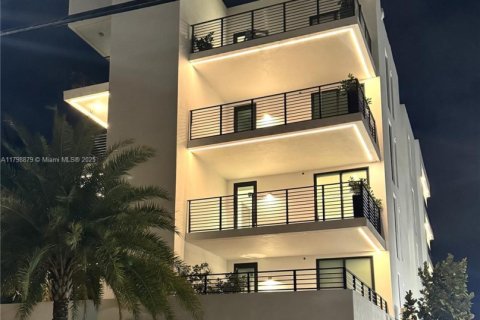Condo in Miami Beach, Florida, 3 bedrooms  № 1864955 - photo 27
