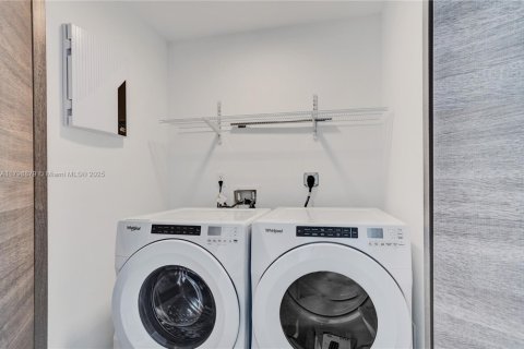 Condo in Miami Beach, Florida, 3 bedrooms  № 1864955 - photo 20