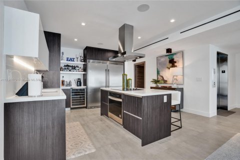 Condo in Miami Beach, Florida, 3 bedrooms  № 1864955 - photo 9