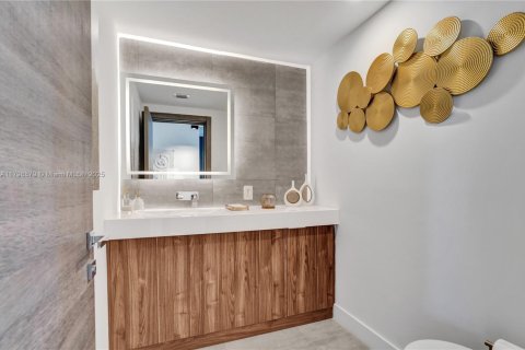 Condo in Miami Beach, Florida, 3 bedrooms  № 1864955 - photo 14