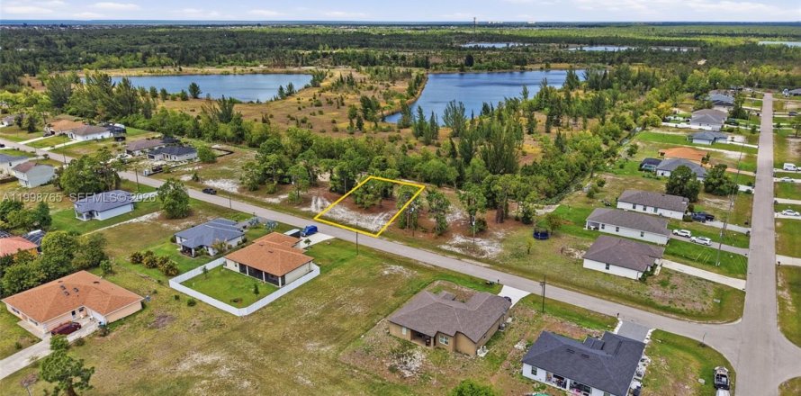 Земельный участок в Кейп-Корал, Флорида № 2060922