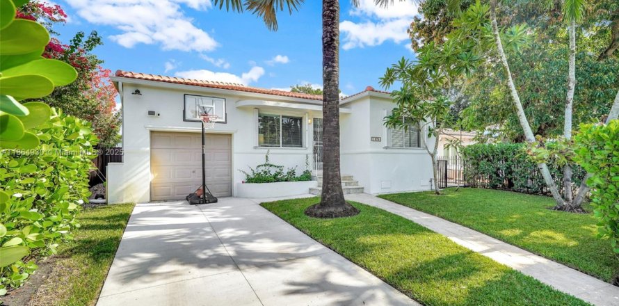 House in Miami, Florida 3 bedrooms, 131.74 sq.m. № 1895238