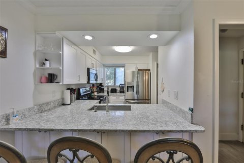 Condo in Wesley Chapel, Florida, 3 bedrooms  № 1376647 - photo 10