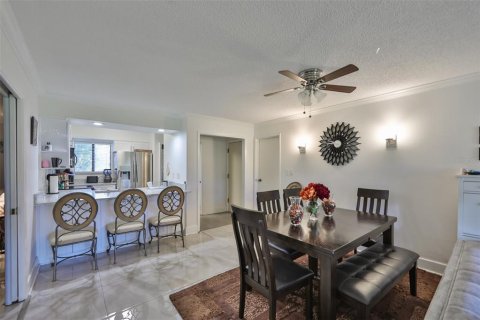Condo in Wesley Chapel, Florida, 3 bedrooms  № 1376647 - photo 6