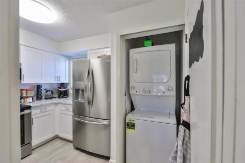 Condo in Wesley Chapel, Florida, 3 bedrooms  № 1376647 - photo 9