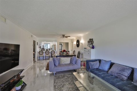 Condo in Wesley Chapel, Florida, 3 bedrooms  № 1376647 - photo 4