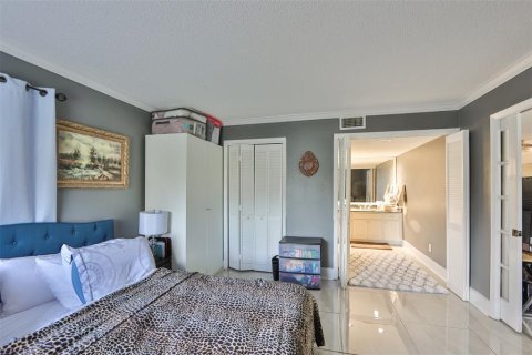 Condo in Wesley Chapel, Florida, 3 bedrooms  № 1376647 - photo 14