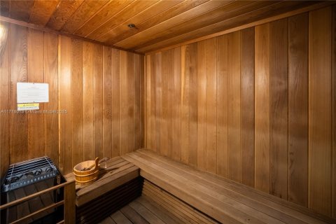 Condo in Miami, Florida, 2 bedrooms № 1978646 - photo 26