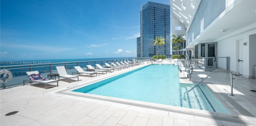 Condo in Miami, Florida, 2 bedrooms № 1978646