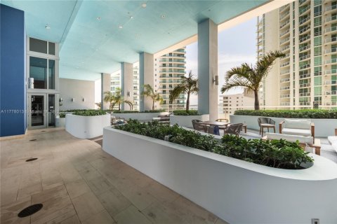 Condo in Miami, Florida, 2 bedrooms № 1978646 - photo 22
