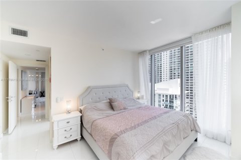 Condo in Miami, Florida, 2 bedrooms № 1978646 - photo 12