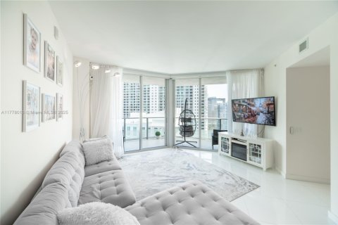 Condo in Miami, Florida, 2 bedrooms № 1978646 - photo 6
