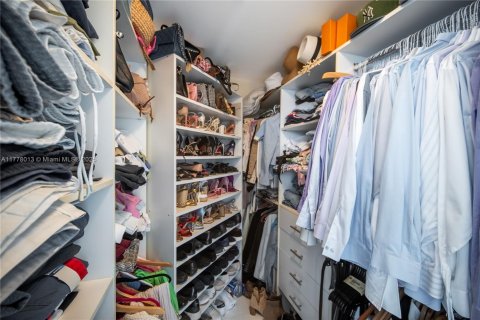 Condo in Miami, Florida, 2 bedrooms № 1978646 - photo 16
