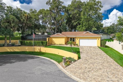 House in Apopka, Florida 2 bedrooms, 211.54 sq.m. № 2361005