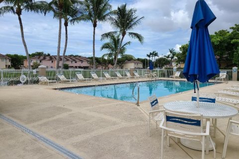 Condo in Miami, Florida, 2 bedrooms  № 2024345 - photo 23