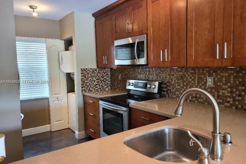 Copropriété à louer à Miami, Floride: 2 chambres, 88.26 m2 № 2024345 - photo 5