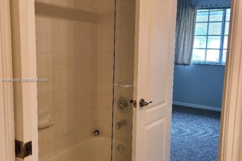 Copropriété à louer à Miami, Floride: 2 chambres, 88.26 m2 № 2024345 - photo 18