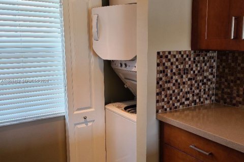 Copropriété à louer à Miami, Floride: 2 chambres, 88.26 m2 № 2024345 - photo 6