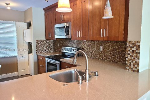 Copropriété à louer à Miami, Floride: 2 chambres, 88.26 m2 № 2024345 - photo 3