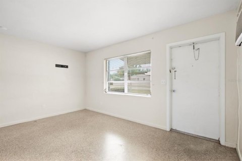 Immobilier commercial à vendre à Clearwater, Floride: 2 chambres, 93.55 m2 № 2387739 - photo 4
