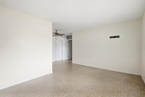 Immobilier commercial à vendre à Clearwater, Floride: 2 chambres, 93.55 m2 № 2387739 - photo 5
