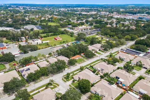Immobilier commercial à vendre à Clearwater, Floride: 2 chambres, 93.55 m2 № 2387739 - photo 12