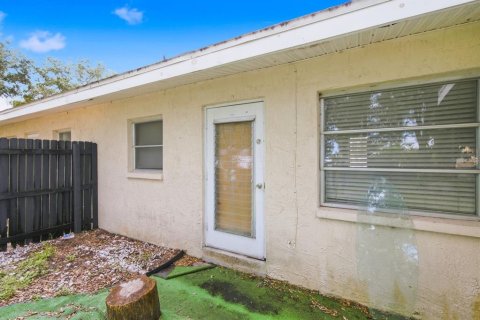 Immobilier commercial à vendre à Clearwater, Floride: 2 chambres, 93.55 m2 № 2387739 - photo 11