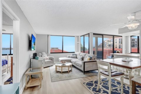 Condominio en alquiler en Saint Petersburg, Florida, 2 dormitorios, 97.55 m2 № 2196731 - foto 6