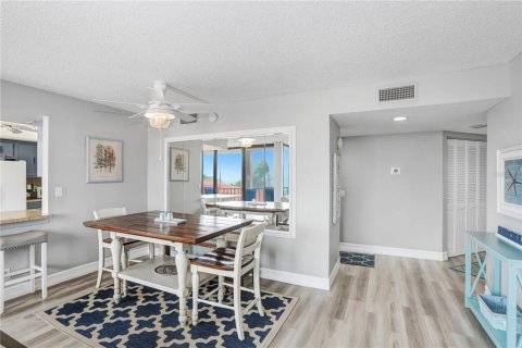 Condominio en alquiler en Saint Petersburg, Florida, 2 dormitorios, 97.55 m2 № 2196731 - foto 10