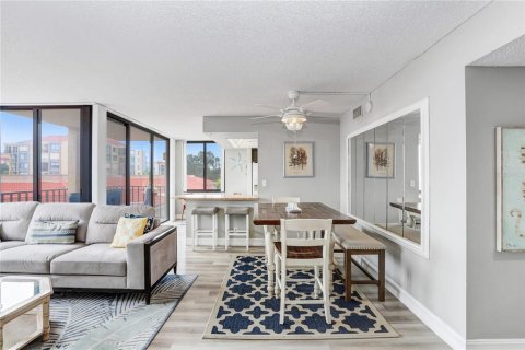 Condominio en alquiler en Saint Petersburg, Florida, 2 dormitorios, 97.55 m2 № 2196731 - foto 9