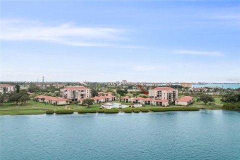 Condominio en alquiler en Saint Petersburg, Florida, 2 dormitorios, 97.55 m2 № 2196731 - foto 3