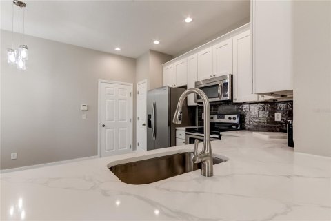Adosado en alquiler en Tampa, Florida, 2 dormitorios, 156.35 m2 № 1903432 - foto 4