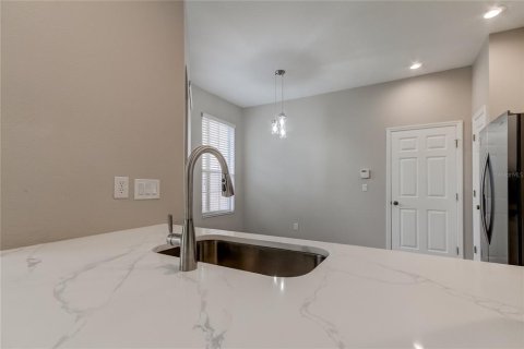 Adosado en alquiler en Tampa, Florida, 2 dormitorios, 156.35 m2 № 1903432 - foto 5