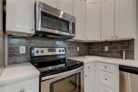Adosado en alquiler en Tampa, Florida, 2 dormitorios, 156.35 m2 № 1903432 - foto 6