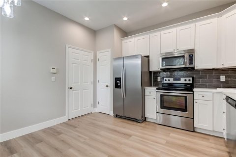 Adosado en alquiler en Tampa, Florida, 2 dormitorios, 156.35 m2 № 1903432 - foto 3