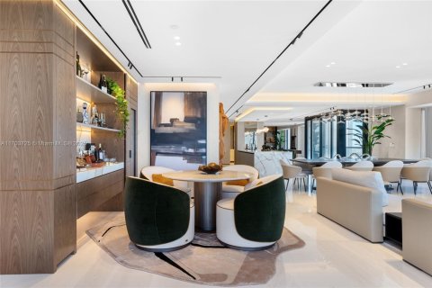 Copropriété à vendre à Miami, Floride: 4 chambres, 415.27 m2 № 1985279 - photo 5