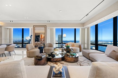 Copropriété à vendre à Miami, Floride: 4 chambres, 415.27 m2 № 1985279 - photo 1