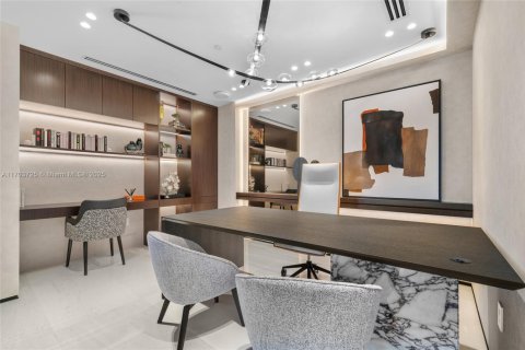 Copropriété à vendre à Miami, Floride: 4 chambres, 415.27 m2 № 1985279 - photo 17