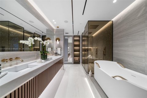 Copropriété à vendre à Miami, Floride: 4 chambres, 415.27 m2 № 1985279 - photo 29