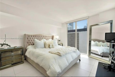 Снять в аренду квартиру в Майами, Флорида 2 спальни, 103.68м2, № 1950454 - фото 2