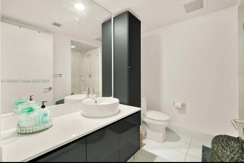 Снять в аренду квартиру в Майами, Флорида 2 спальни, 103.68м2, № 1950454 - фото 9