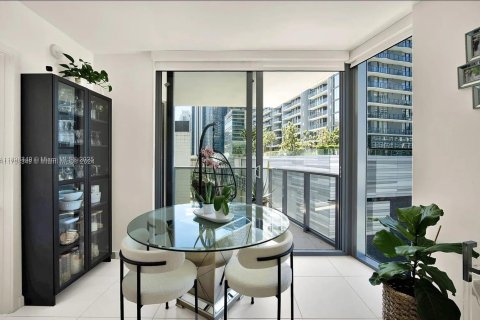 Снять в аренду квартиру в Майами, Флорида 2 спальни, 103.68м2, № 1950454 - фото 6