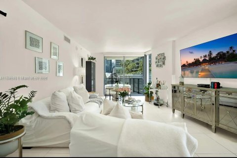 Снять в аренду квартиру в Майами, Флорида 2 спальни, 103.68м2, № 1950454 - фото 7