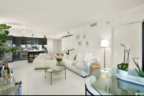 Снять в аренду квартиру в Майами, Флорида 2 спальни, 103.68м2, № 1950454 - фото 8