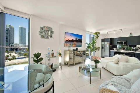 Снять в аренду квартиру в Майами, Флорида 2 спальни, 103.68м2, № 1950454 - фото 5