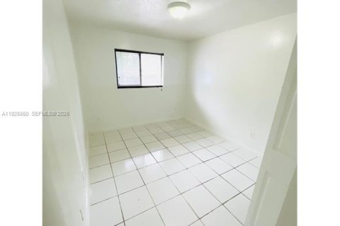 Снять в аренду таунхаус в Хомстед, Флорида 3 спальни, 105.91м2, № 1985786 - фото 11